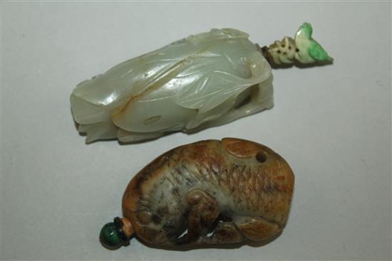 Two Chinese jade snuff bottles, 18th / 19th century, 5.1cm